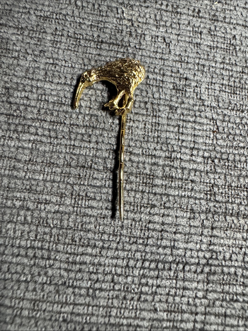 Small Vintage Gold Tone Kiwi Bird Hat | Lapel Pin